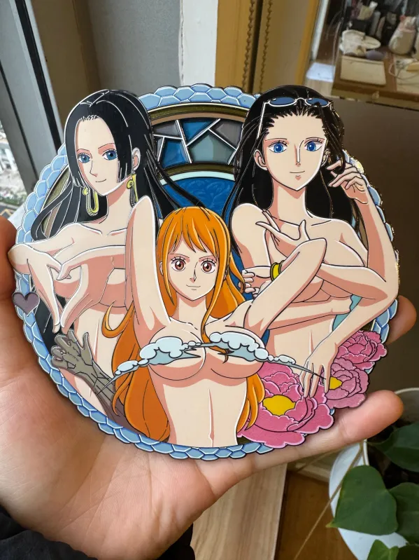 3 queens enamel pin flawed (in hand)